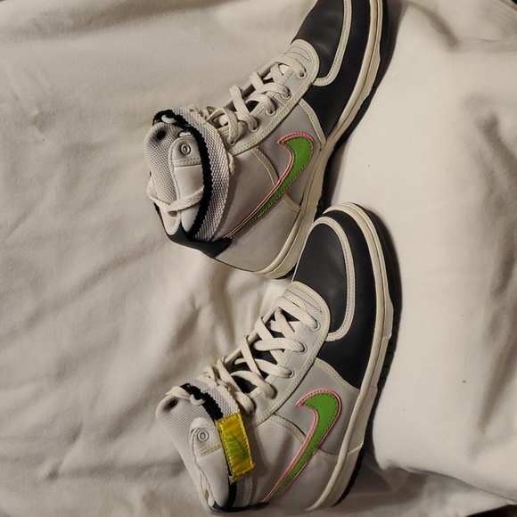 Vandal High(GS) NIKE SHOES W/Original box - Picture 8 of 16